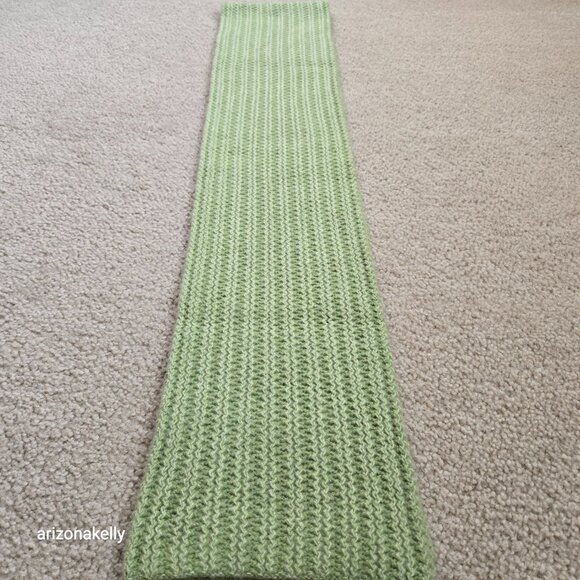 Castlerig Cashmere Green Knit Scarf *TINY REPAIRED HOLE* - Picture 8 of 12